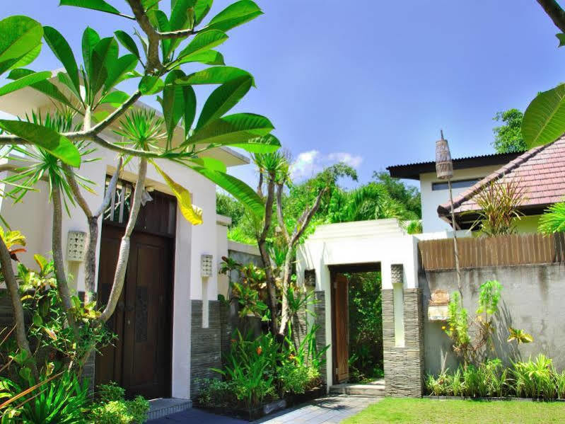 M Two Villas Seminyak Eksteriør billede