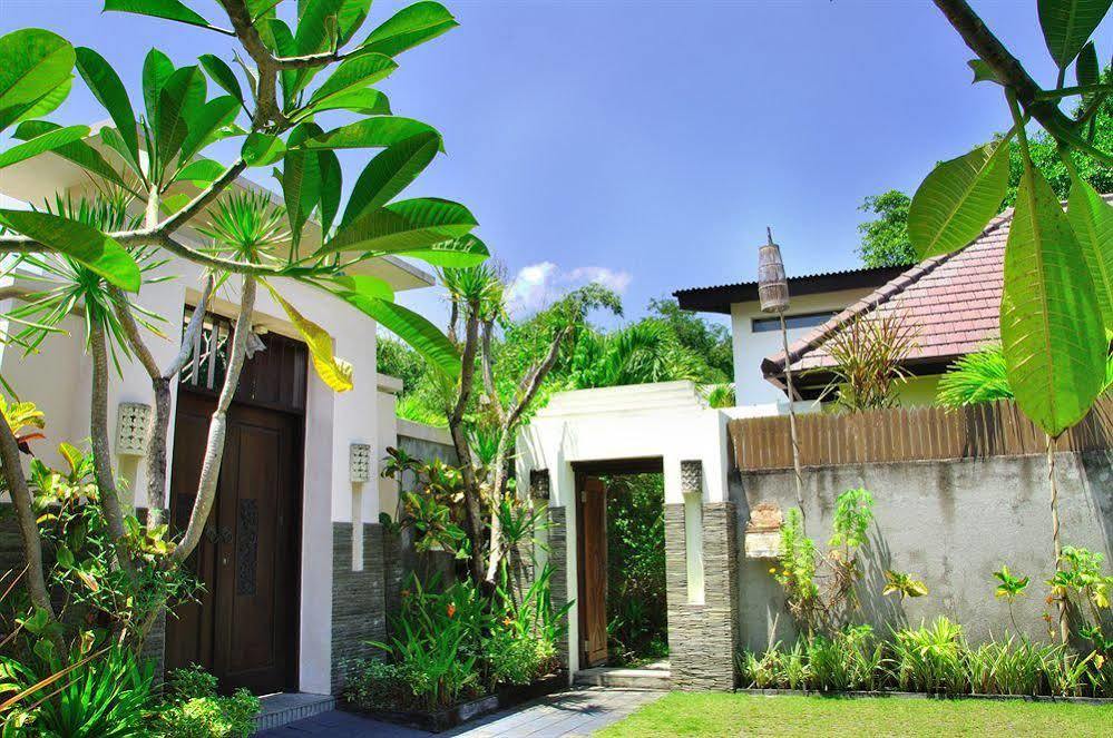 M Two Villas Seminyak Eksteriør billede