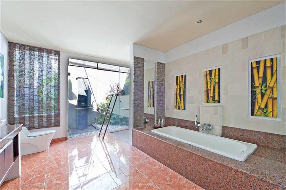 M Two Villas Seminyak Eksteriør billede